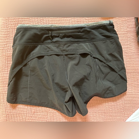 Lululemon Speed Up Shorts, Size 4, Black - Picture 3 of 3